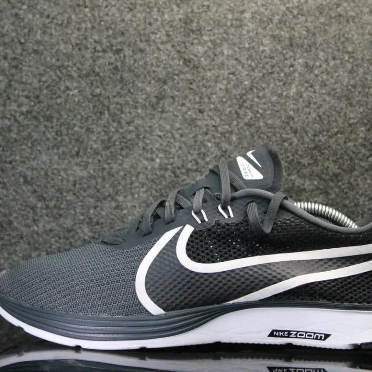 NIKE ZOOM STRIKE 2 RUNNING