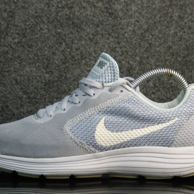 NIKE REVOLUTION 3