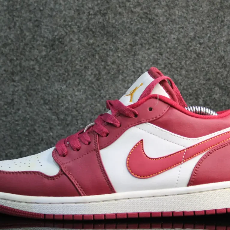 NIKE AIR JORDAN 1 LOW