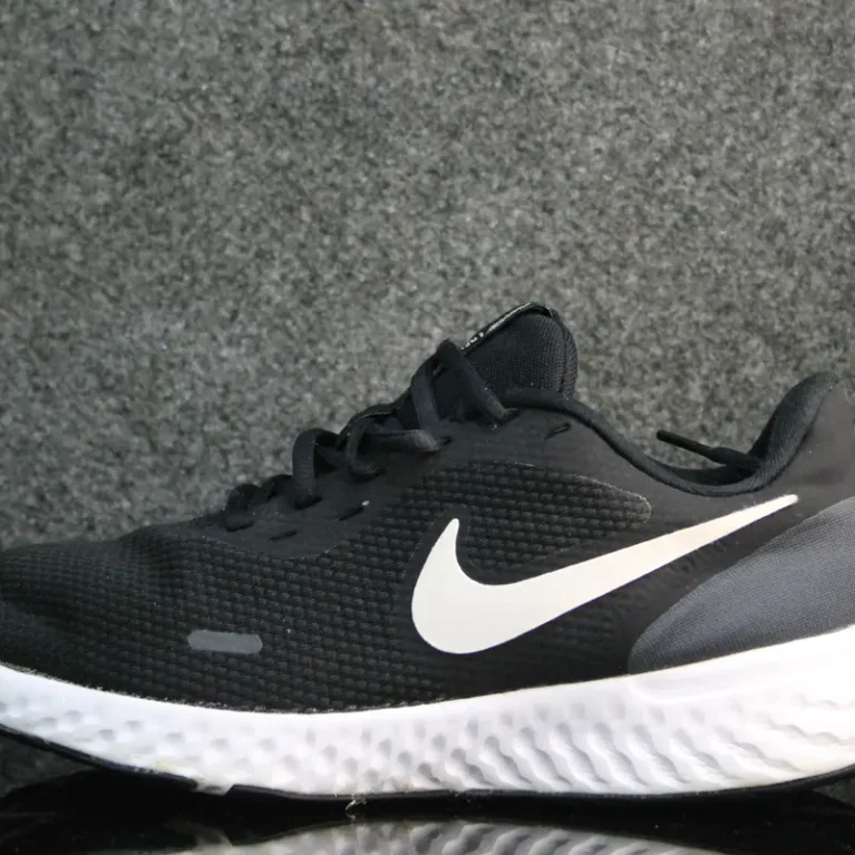 NIKE REVOLUTION 5 RUNNING