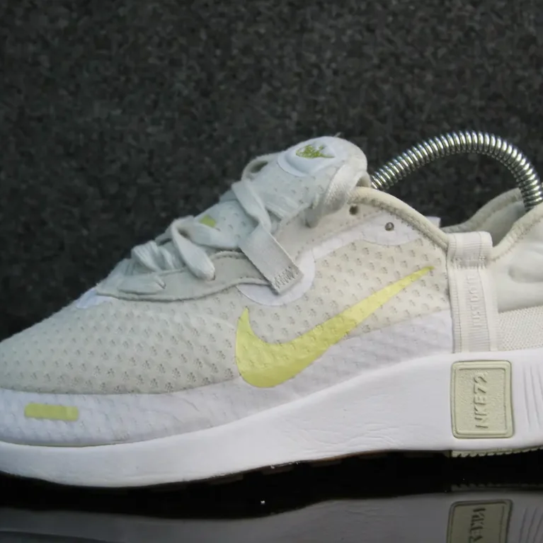 NIKE REPOSTO ATHLETIC