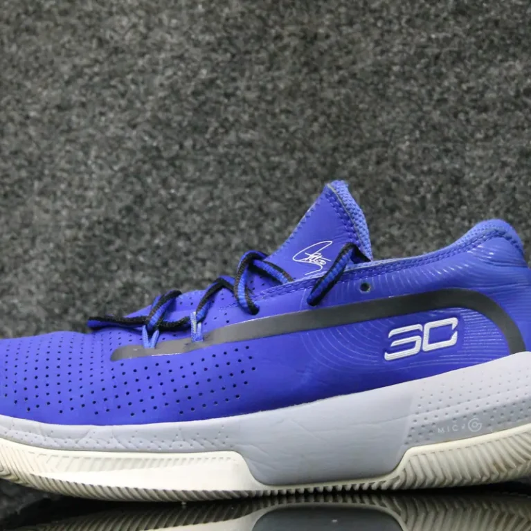 UNDER ARMOUR CURRY 3ZEO III BASKETBALL SHOES