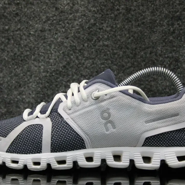 ON CLOUD 5 COMBO SNEAKER